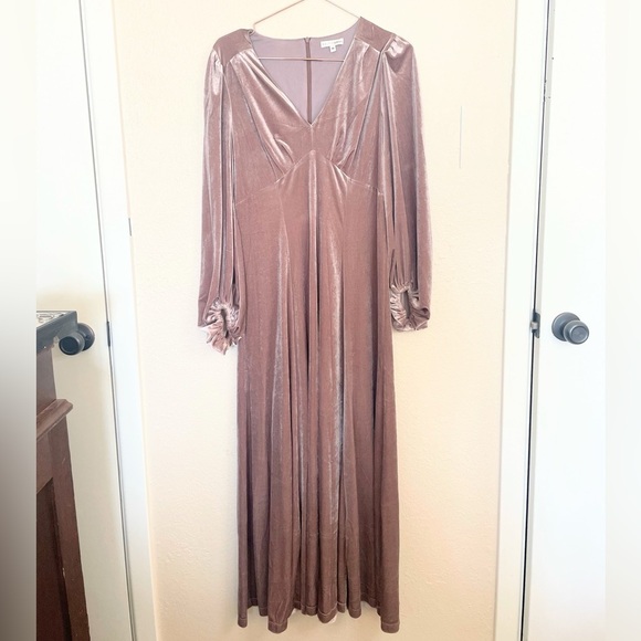 Baltic Born Dresses & Skirts - Baltic Born Erika Velvet Maxi Dress Romantic Mauve Size M